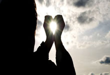 10人利物浦逼平富勒姆 炮兵闷和埃弗顿错失追分良机.